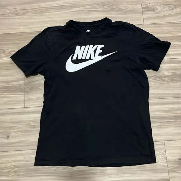 Nike Black Tee - Picture 5 of 5